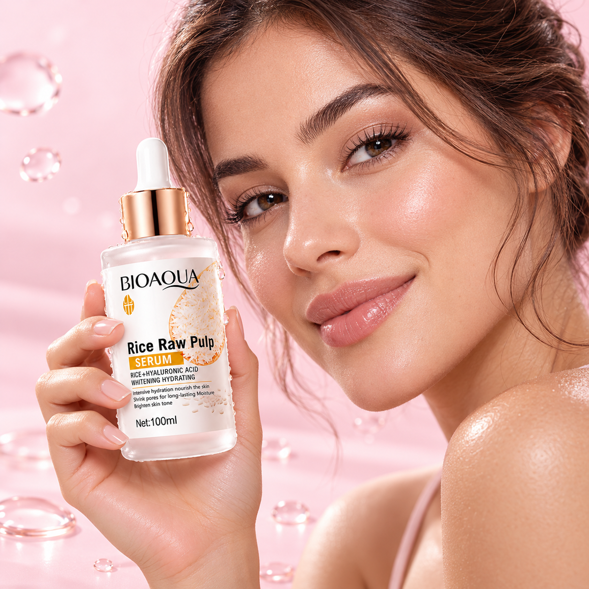 Sérum facial em uso